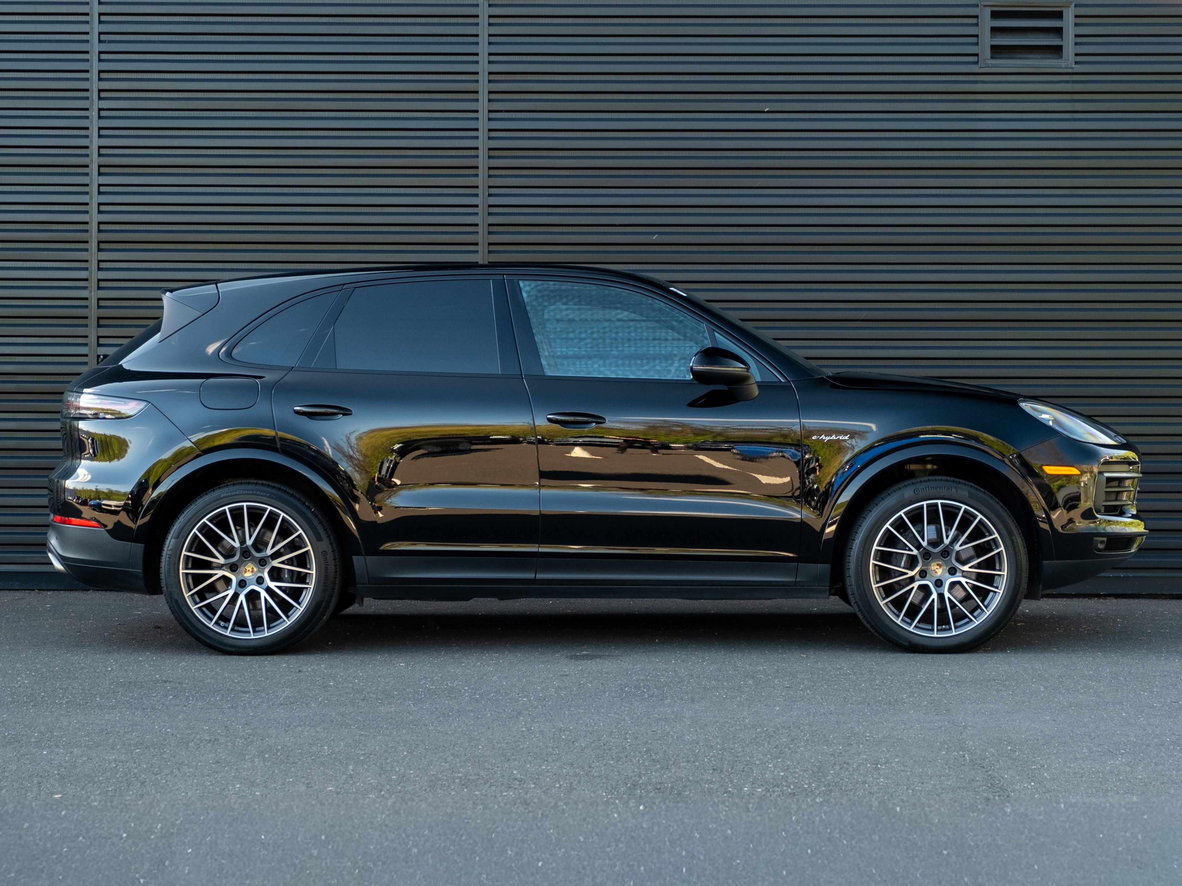 2022 Porsche Cayenne E-Hybrid Base