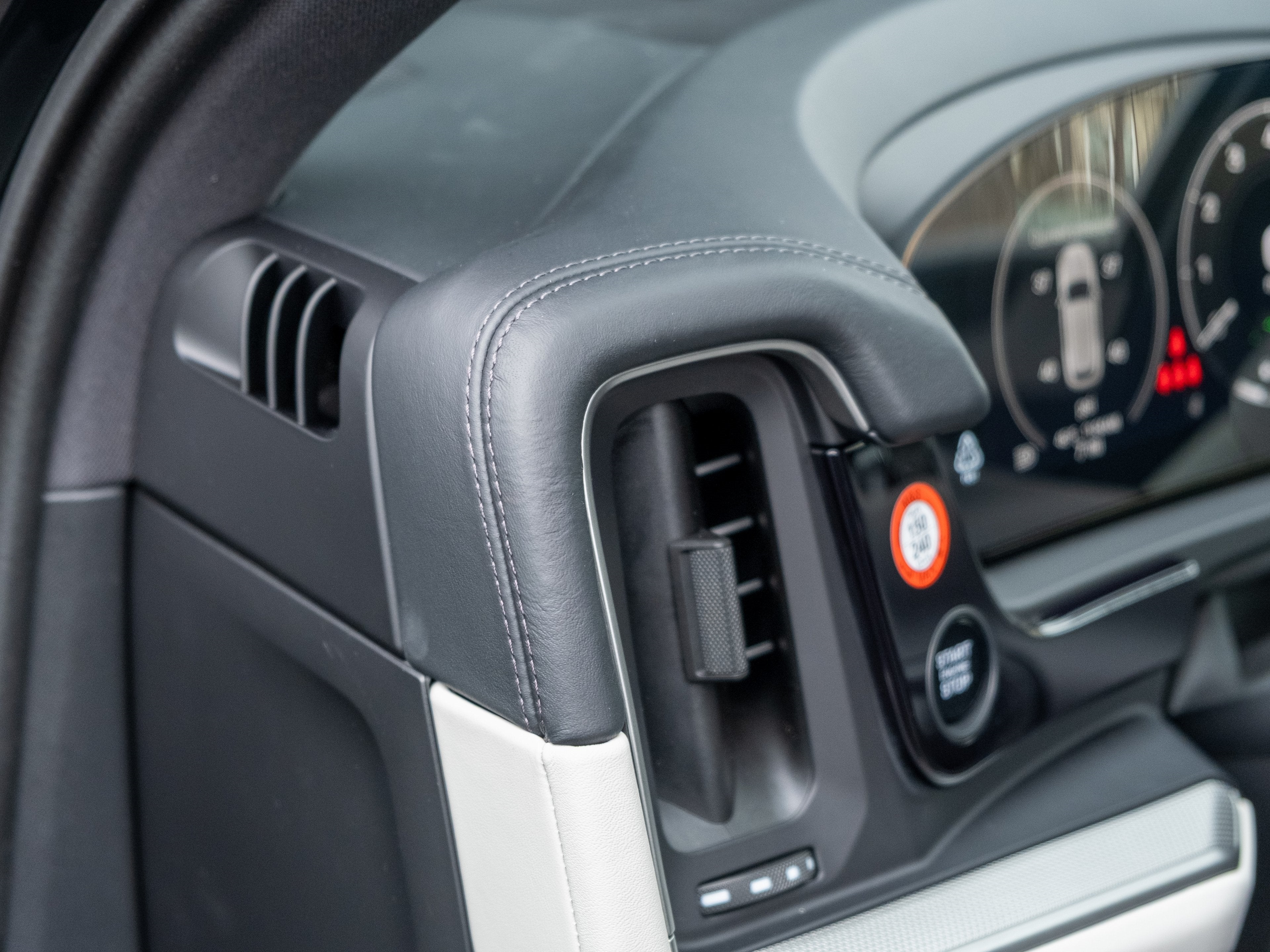 2026 Porsche Cayenne E-Hybrid Base