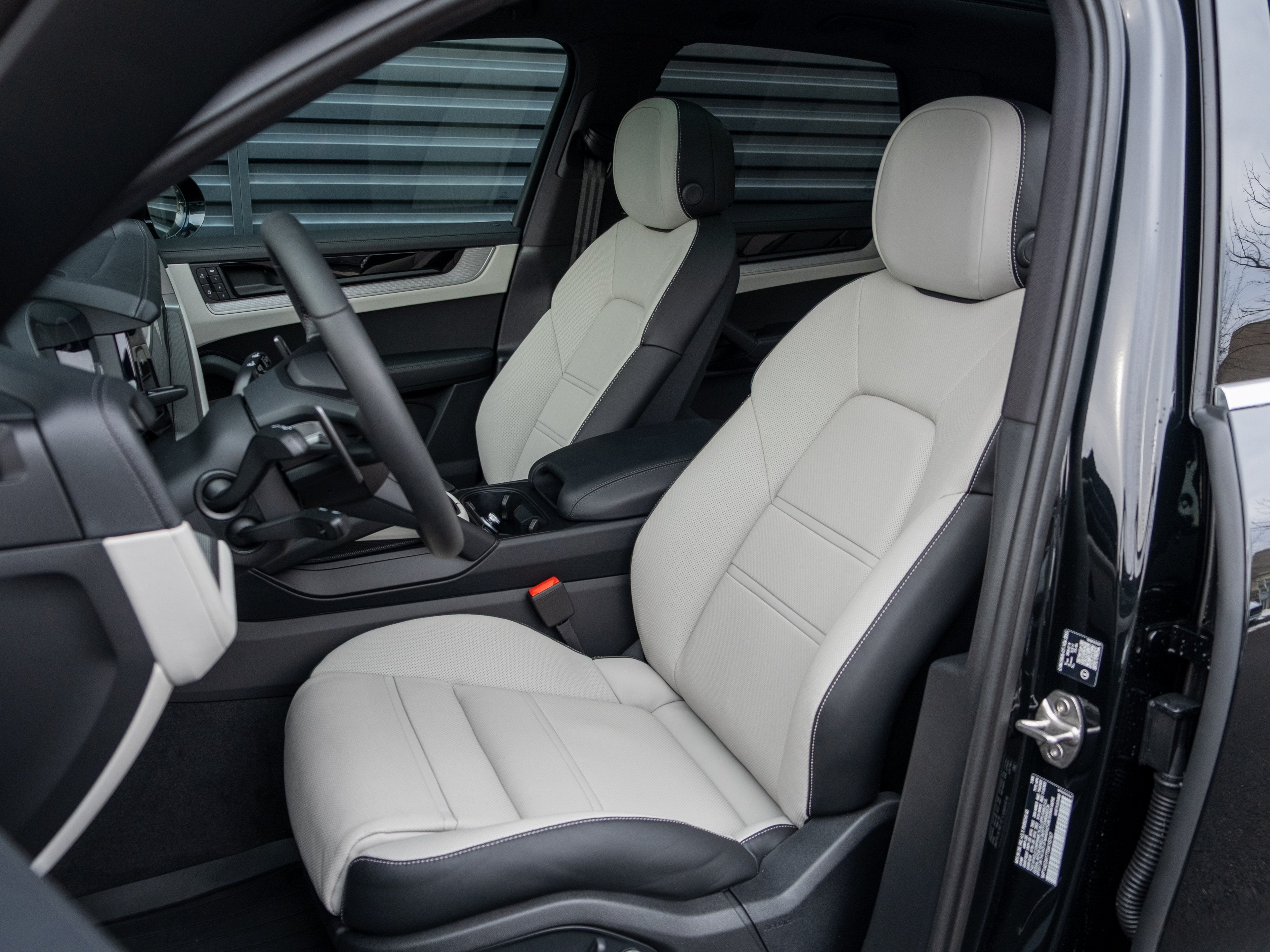 2026 Porsche Cayenne E-Hybrid Base