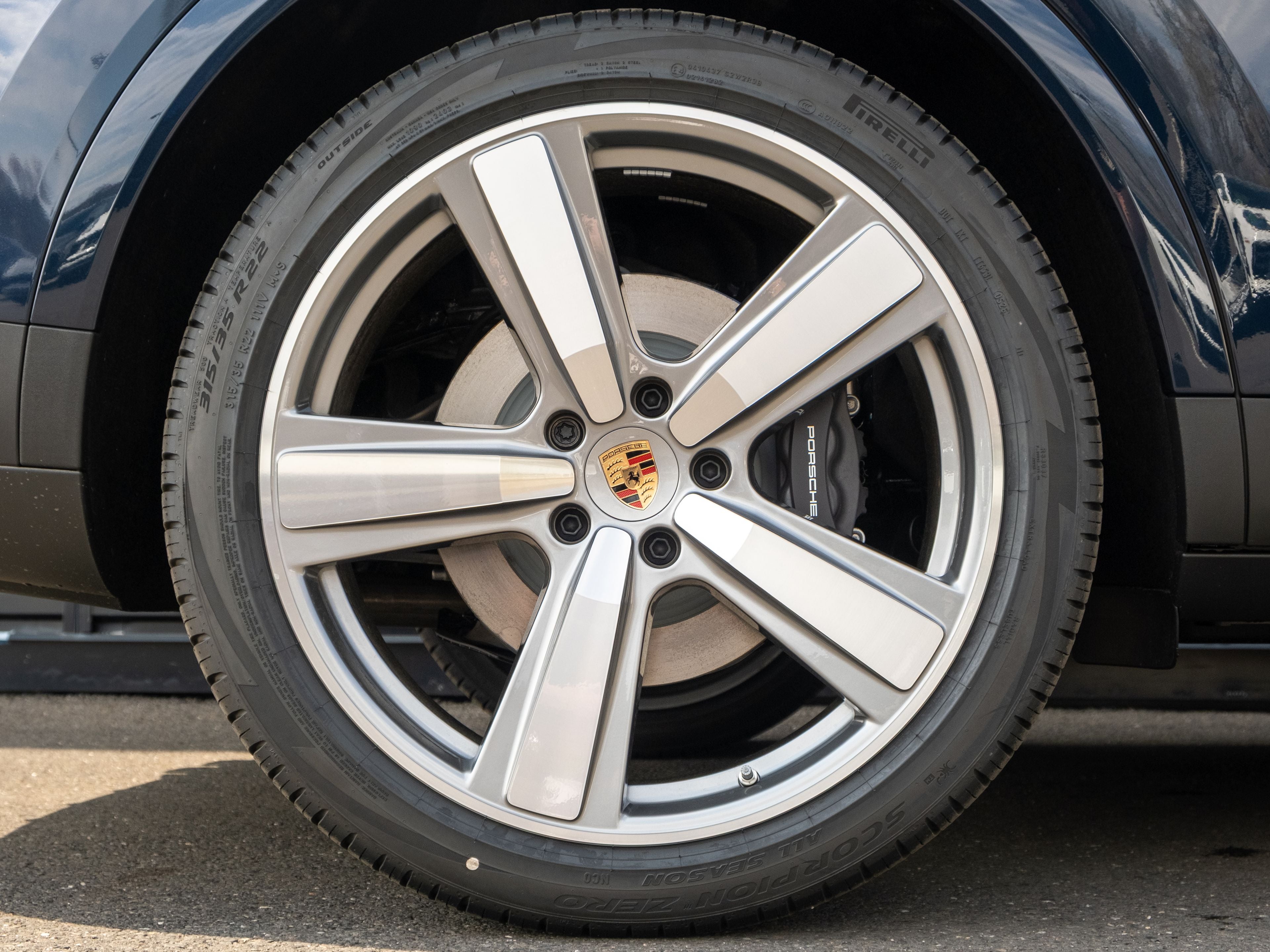 2026 Porsche Cayenne E-Hybrid Base