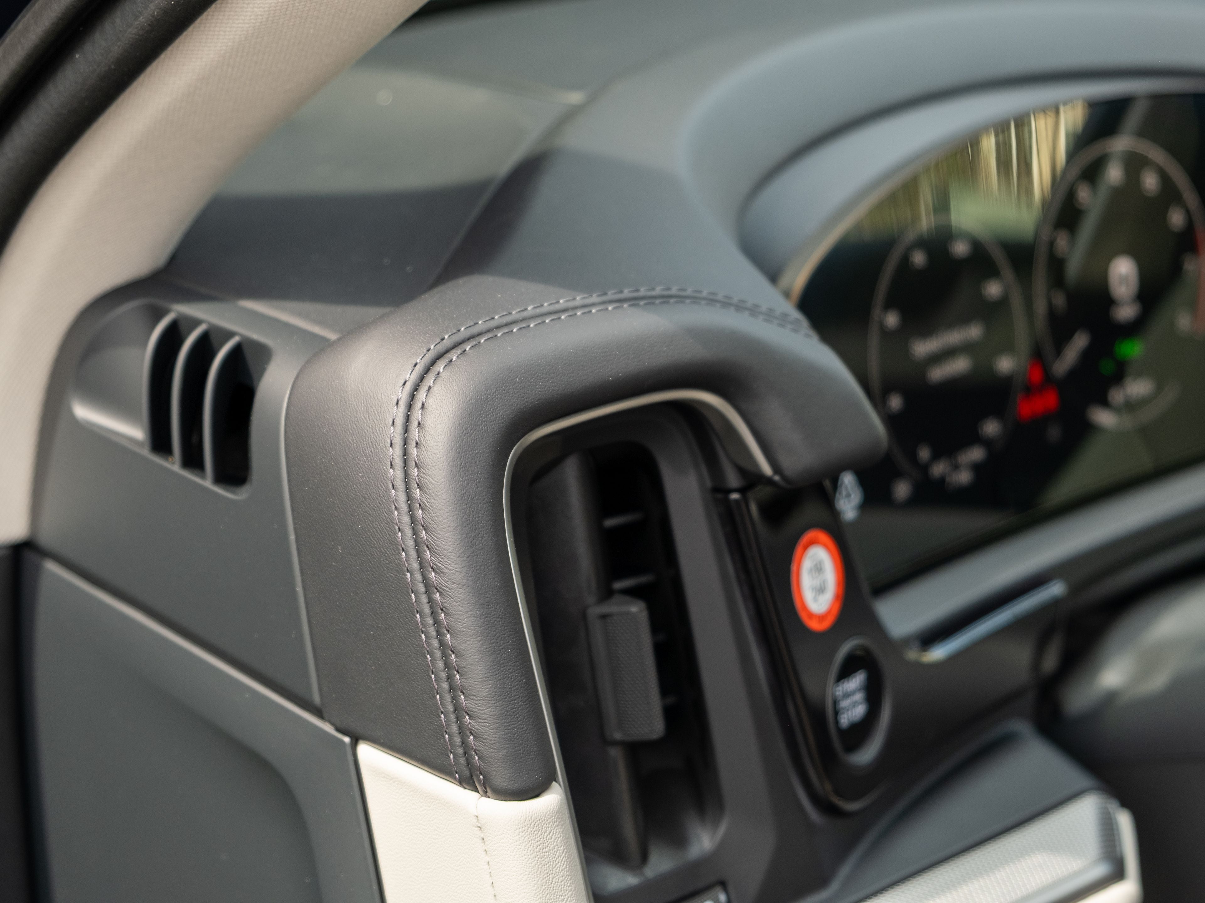 2026 Porsche Cayenne E-Hybrid Base