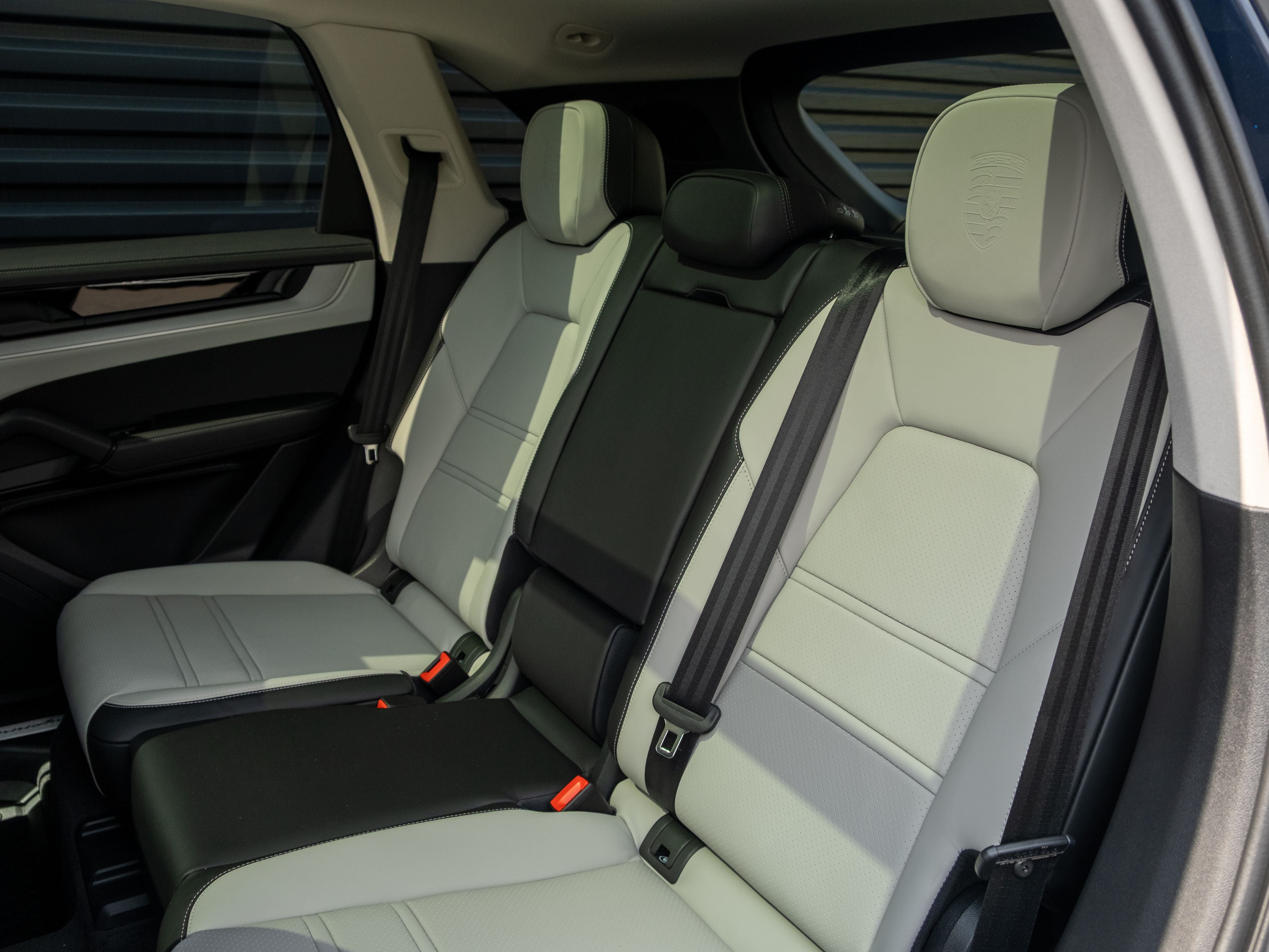 2026 Porsche Cayenne E-Hybrid Base