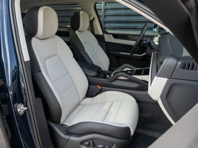 2026 Porsche Cayenne E-Hybrid Base