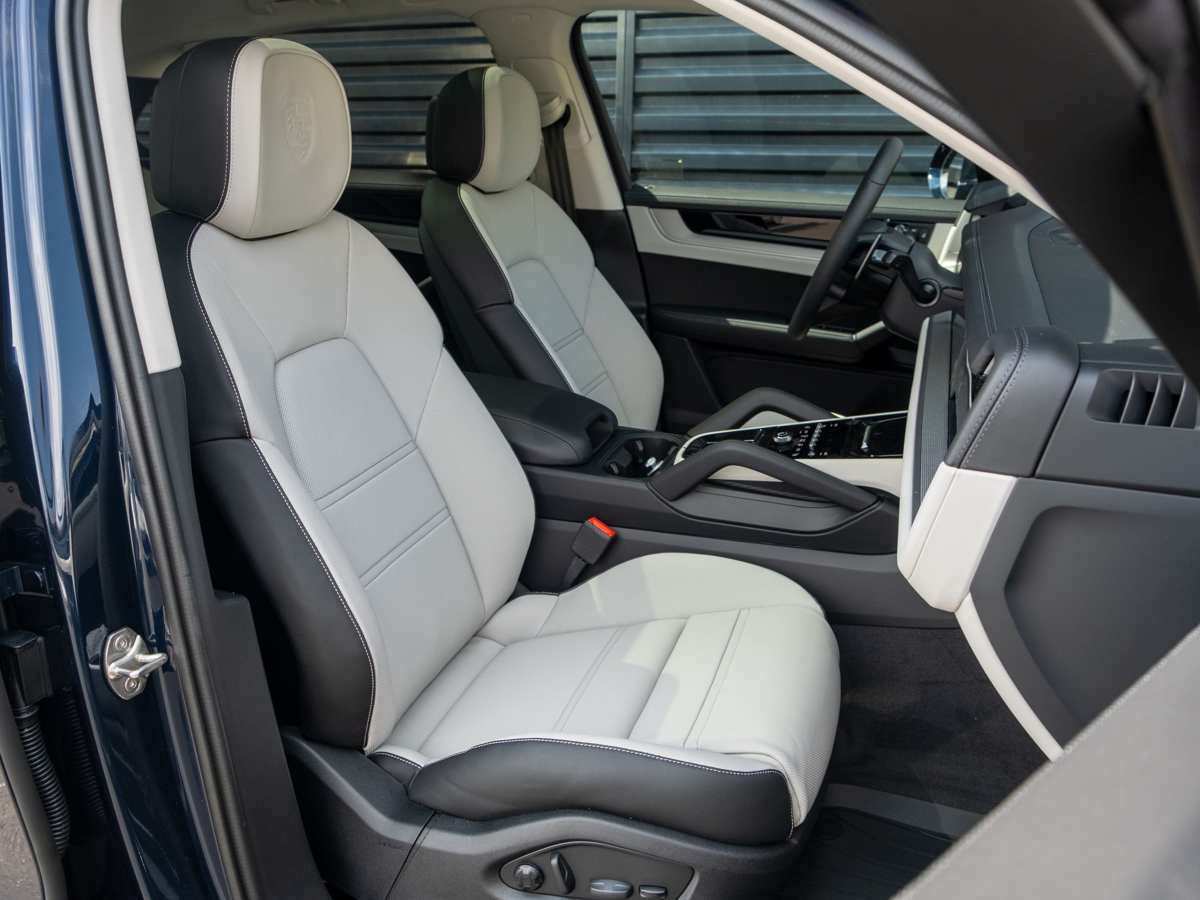 2026 Porsche Cayenne E-Hybrid Base