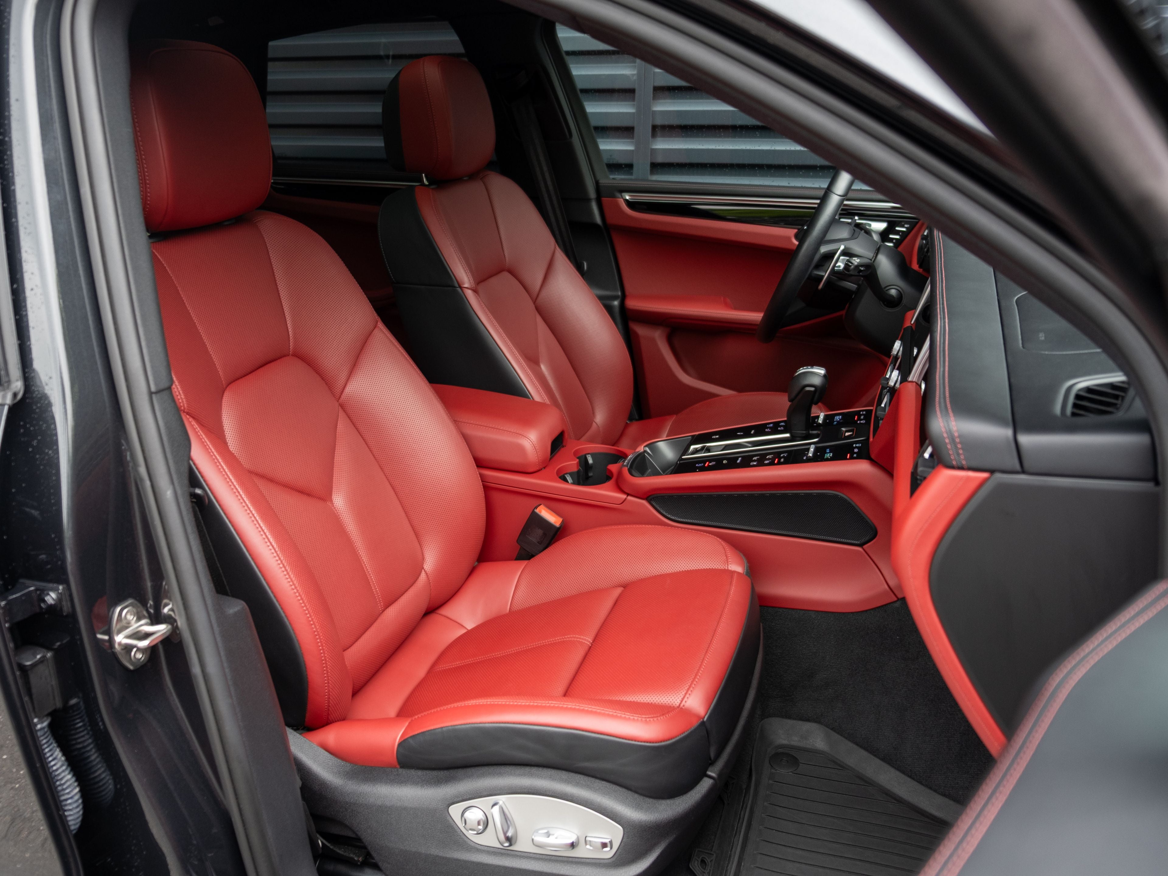 2024 Porsche Macan S