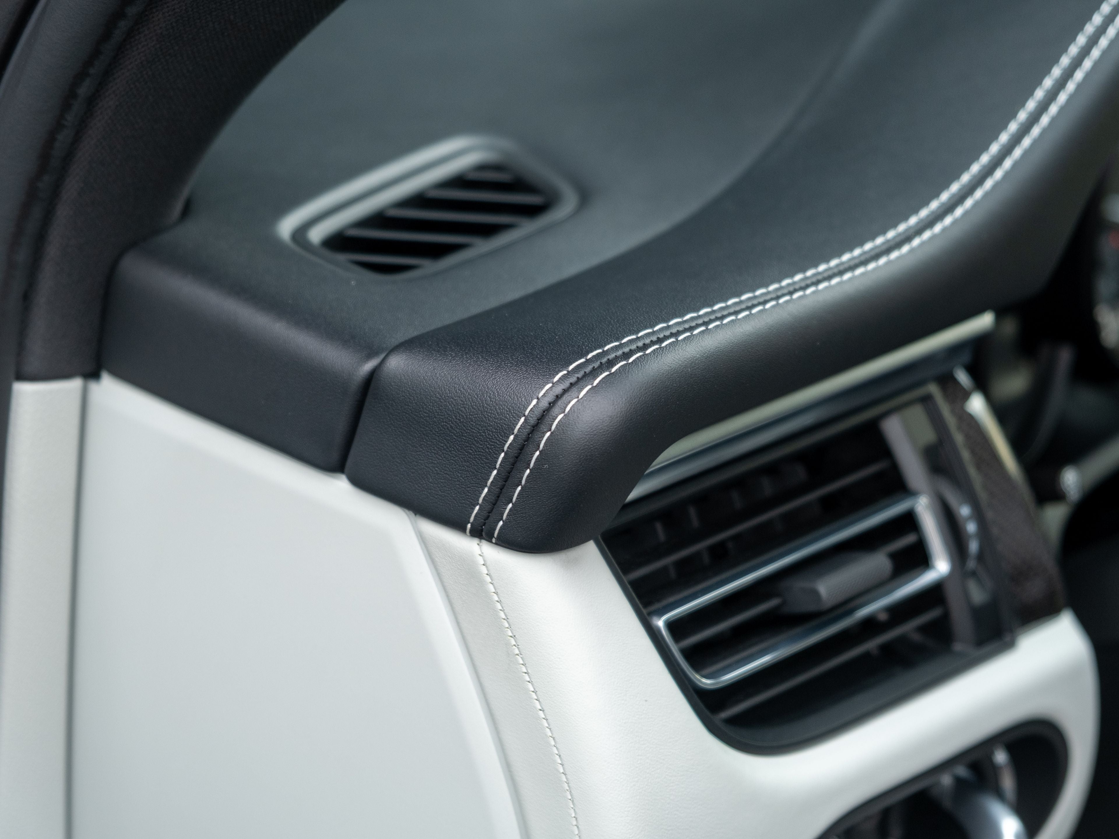 2022 Porsche Macan S