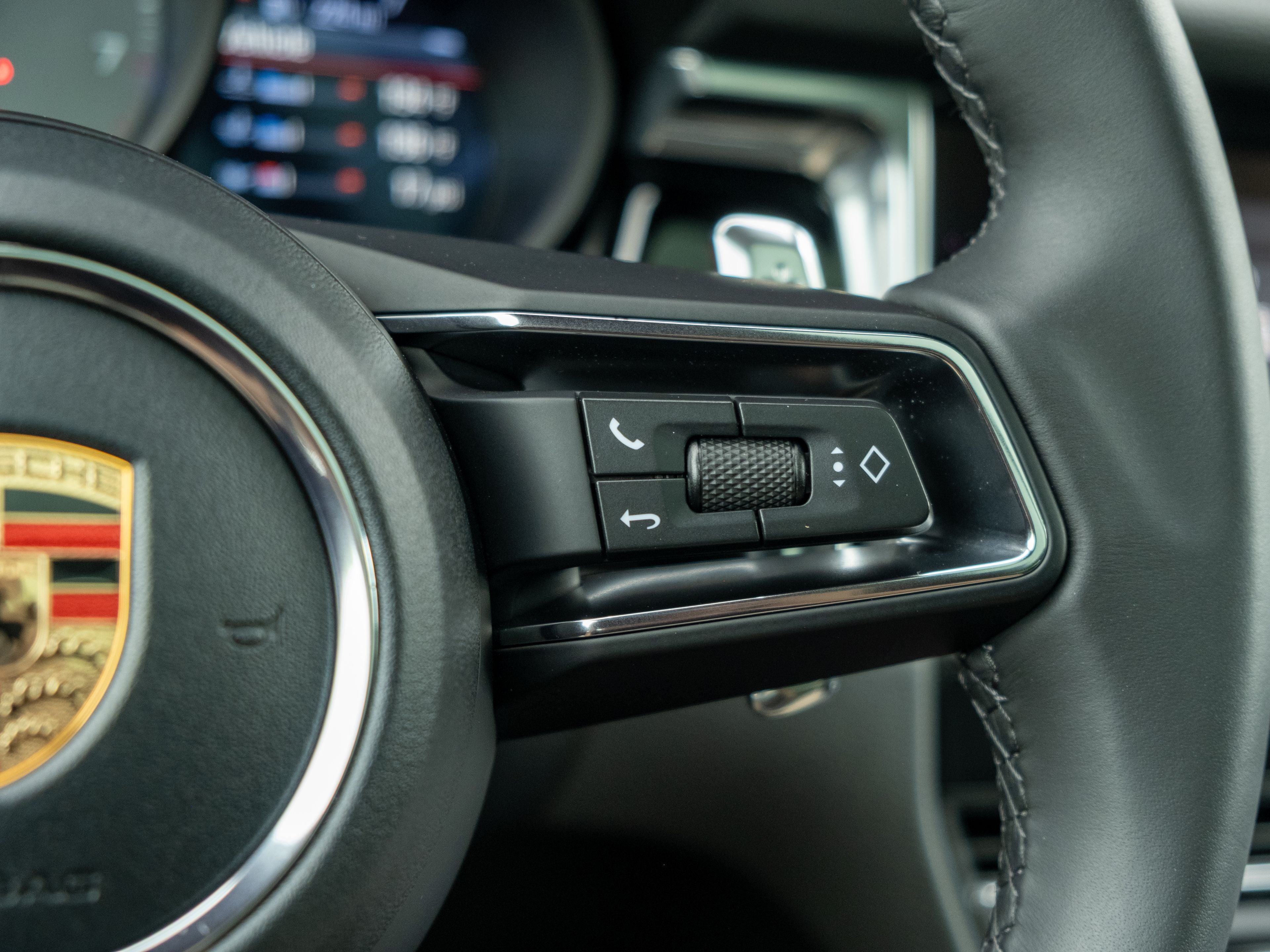 2025 Porsche Macan S