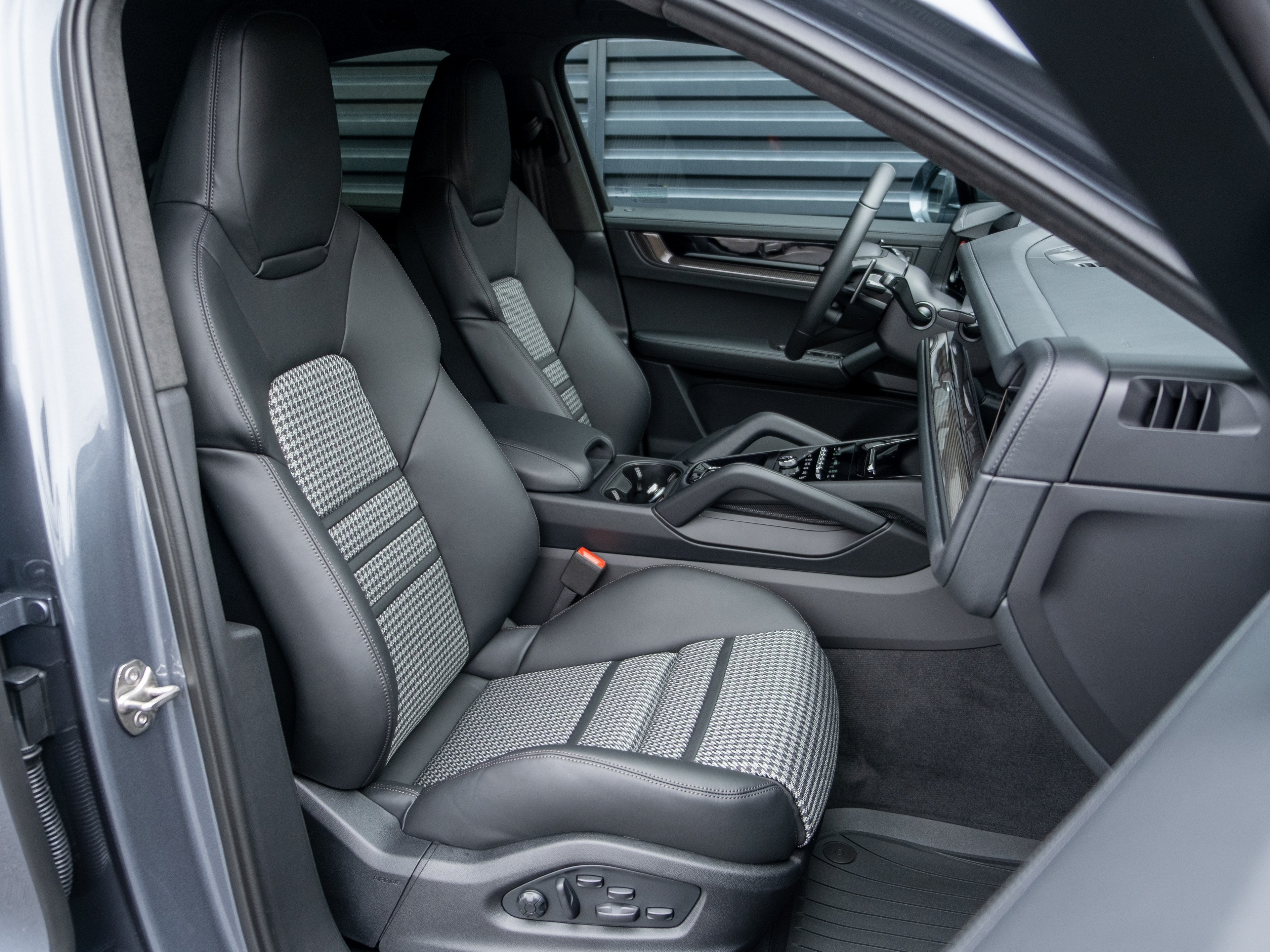 2026 Porsche Cayenne Coupe GTS