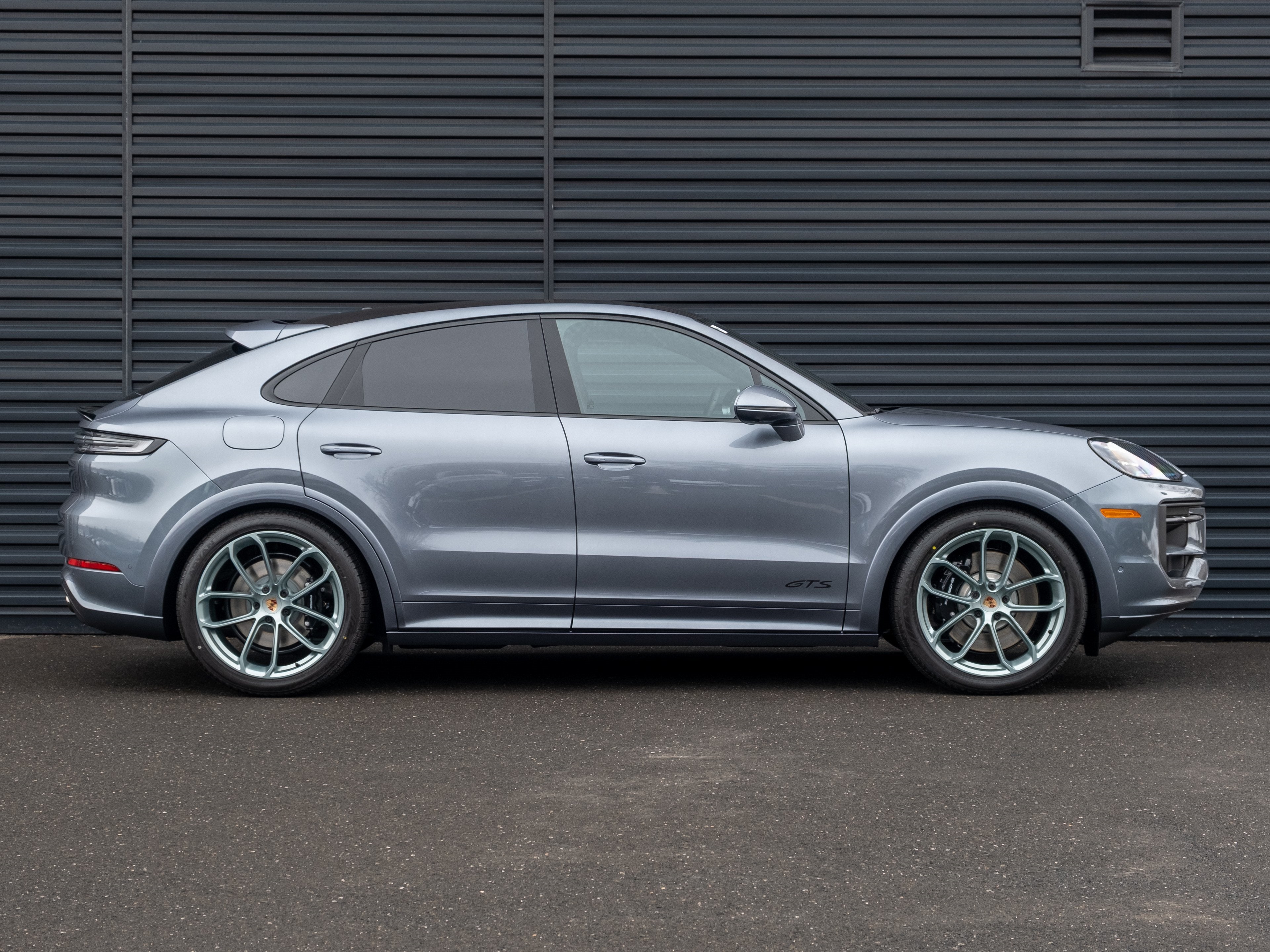 2026 Porsche Cayenne Coupe GTS