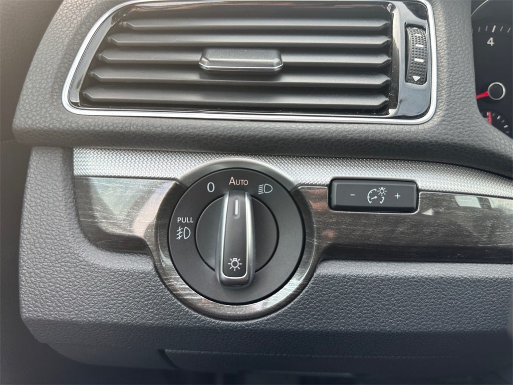 2018 Volkswagen Passat 2.0T SE