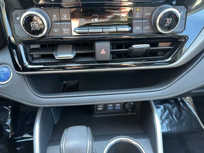 2022 Toyota Highlander Hybrid XLE