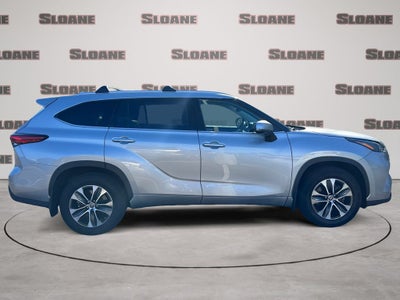 2022 Toyota Highlander Hybrid XLE