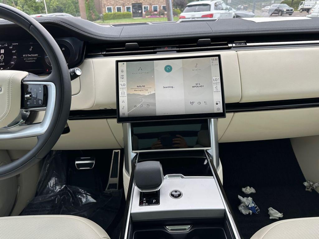 2025 Land Rover Range Rover P550e SE