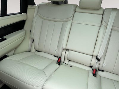 2025 Land Rover Range Rover P550e SE