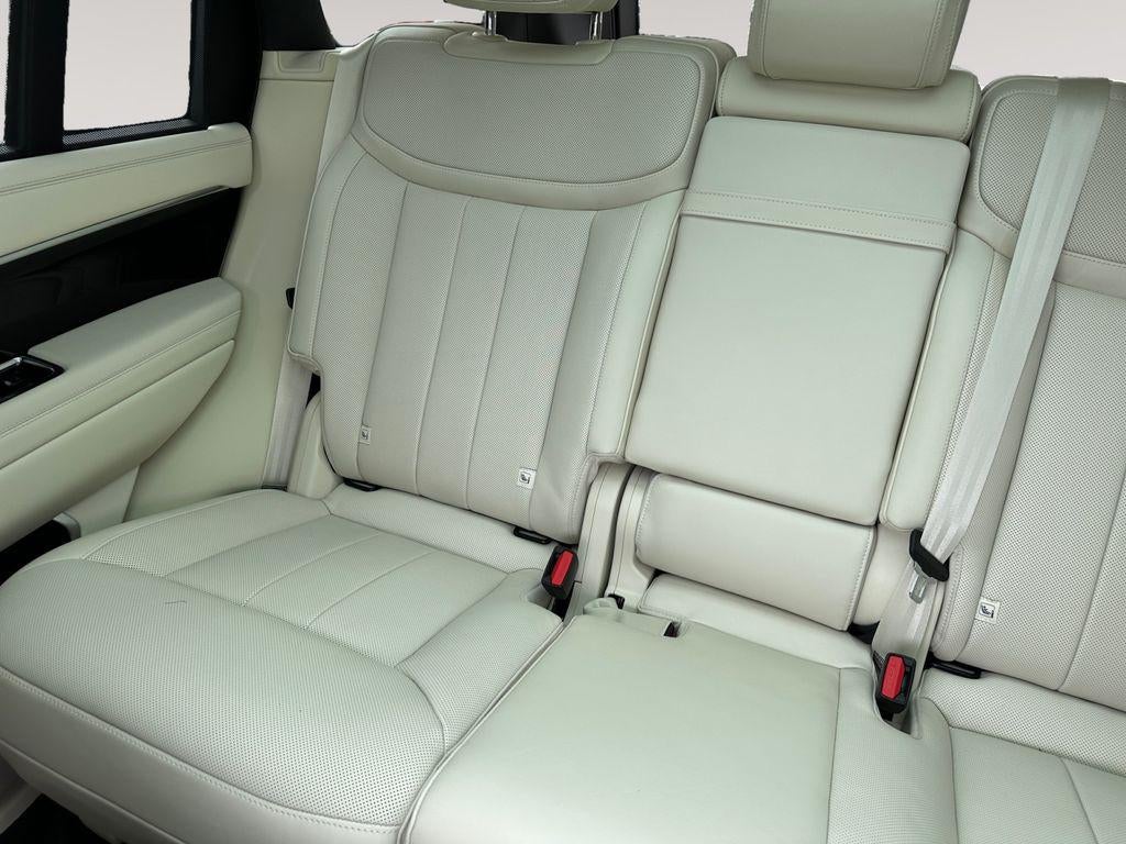 2025 Land Rover Range Rover P550e SE