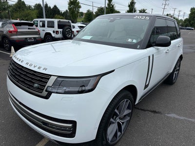 2025 Land Rover Range Rover P550e SE
