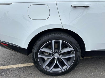 2025 Land Rover Range Rover P550e SE