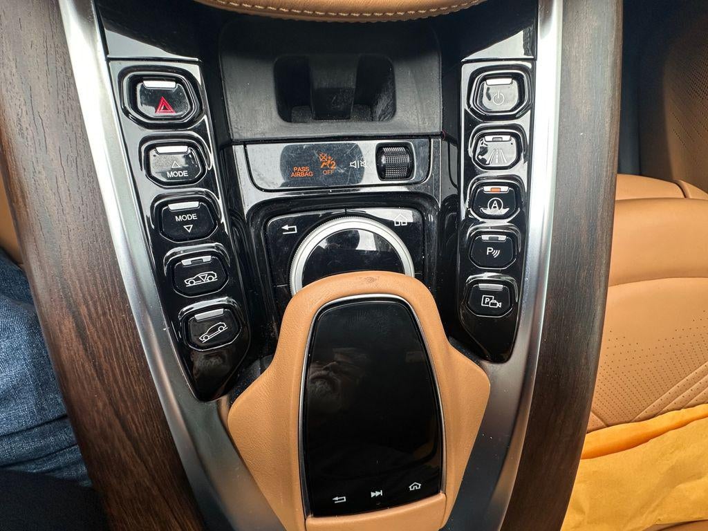 2021 Aston Martin DBX Base