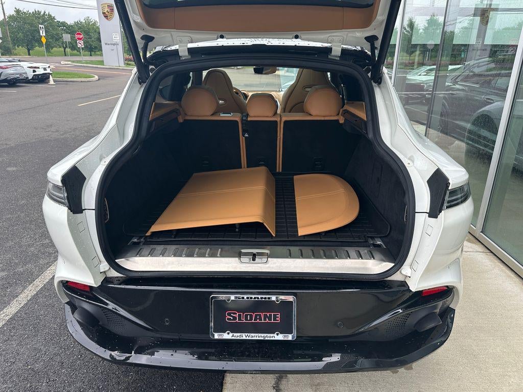 2021 Aston Martin DBX Base