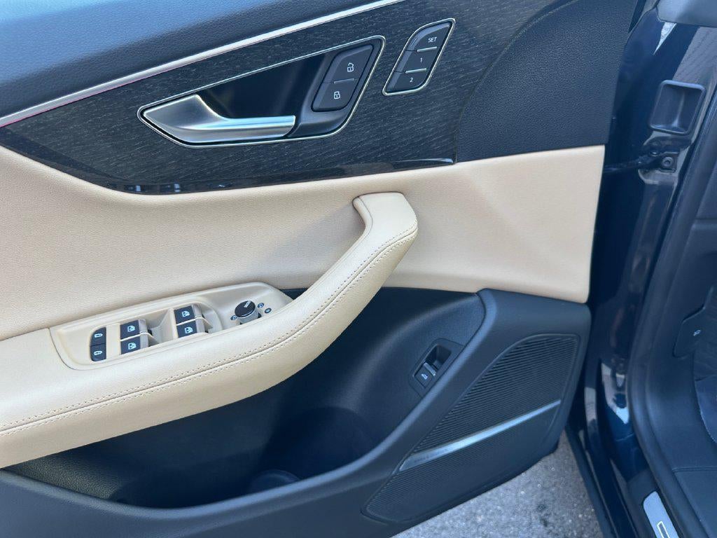 2023 Audi Q8 Premium Plus 55 TFSI quattro Tiptronic