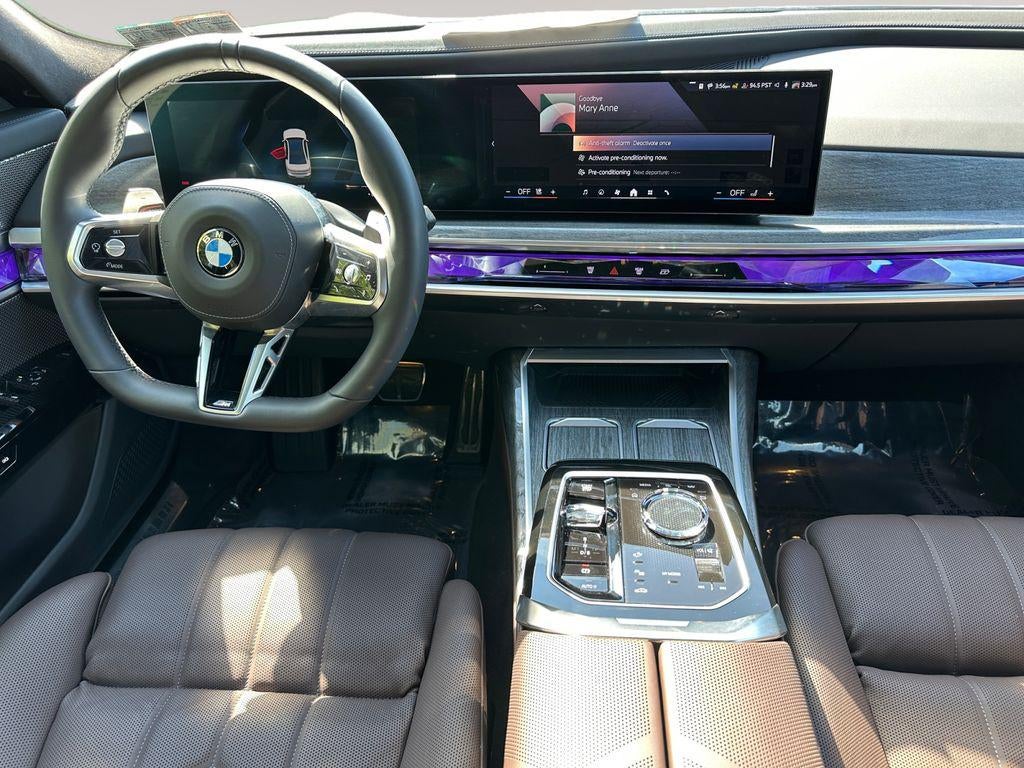 2025 BMW 740i xDrive