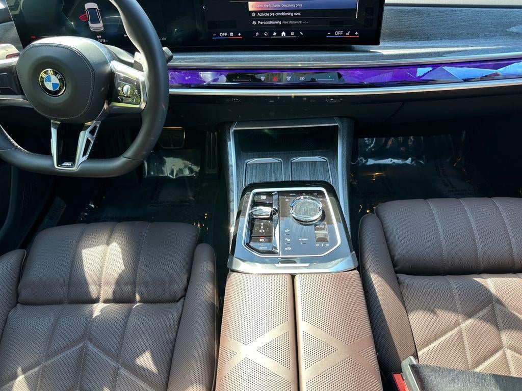 2025 BMW 740i xDrive