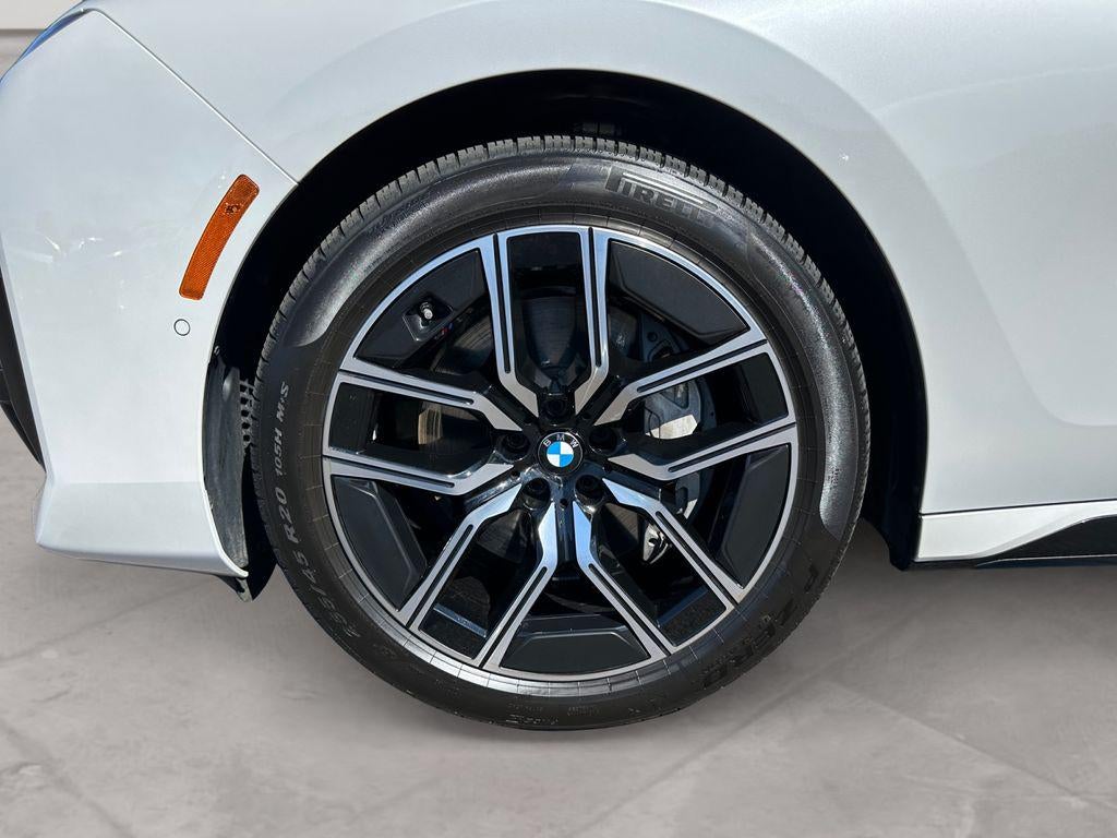 2025 BMW 740i xDrive