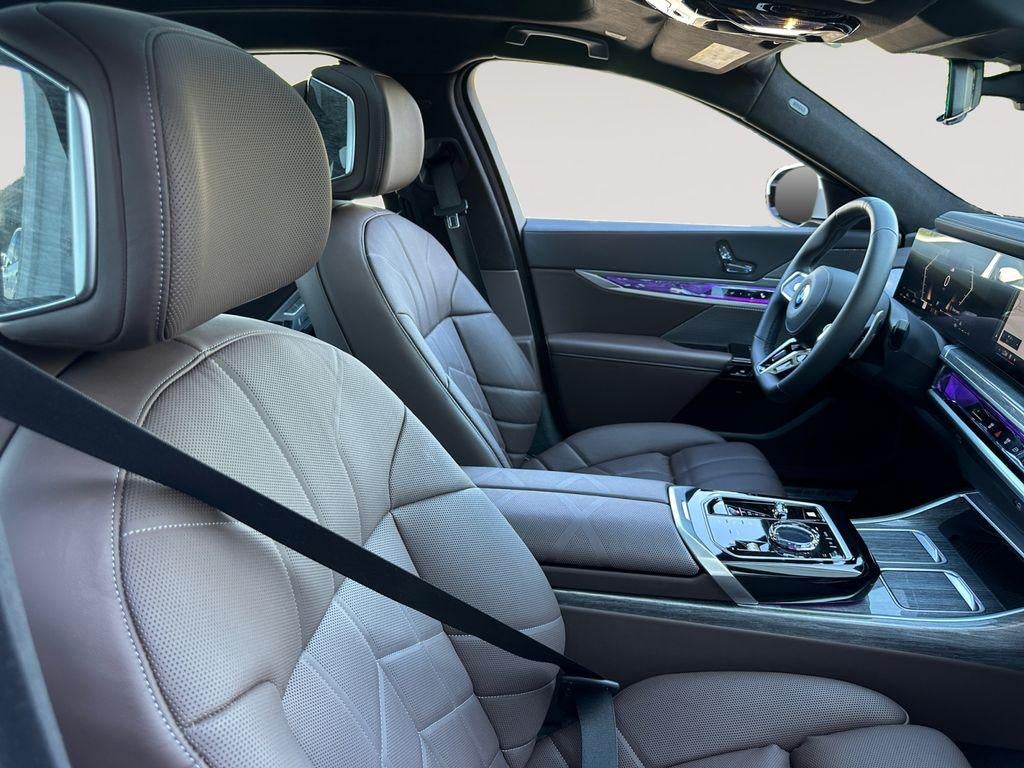 2025 BMW 740i xDrive