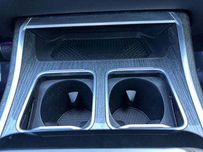 2025 BMW 740i xDrive
