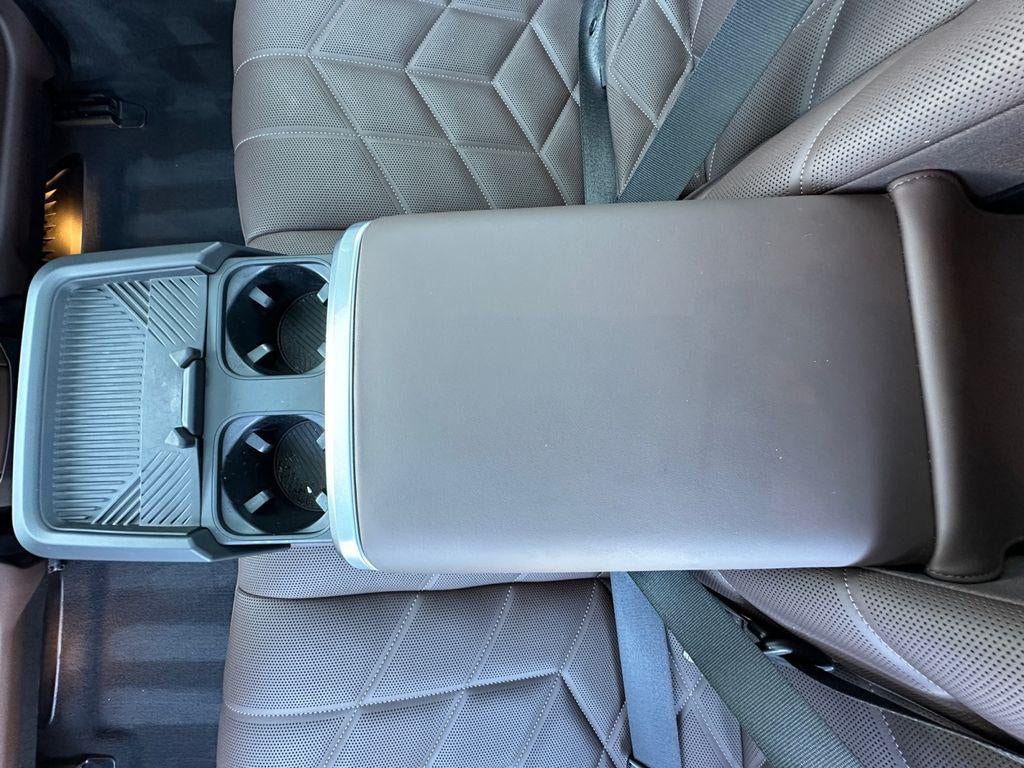 2025 BMW 740i xDrive