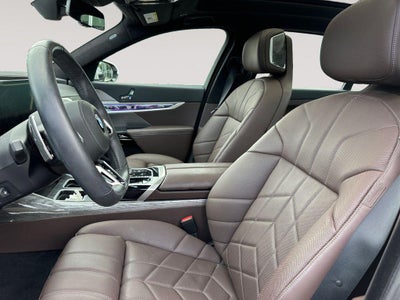 2025 BMW 740i xDrive
