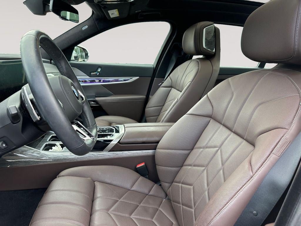 2025 BMW 740i xDrive