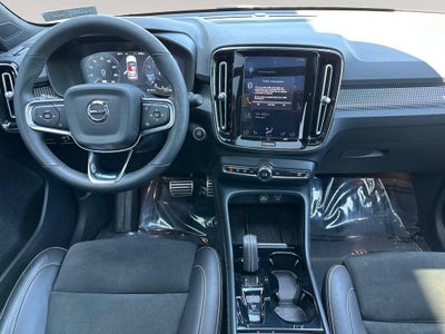 2022 Volvo XC40 T5 R-Design