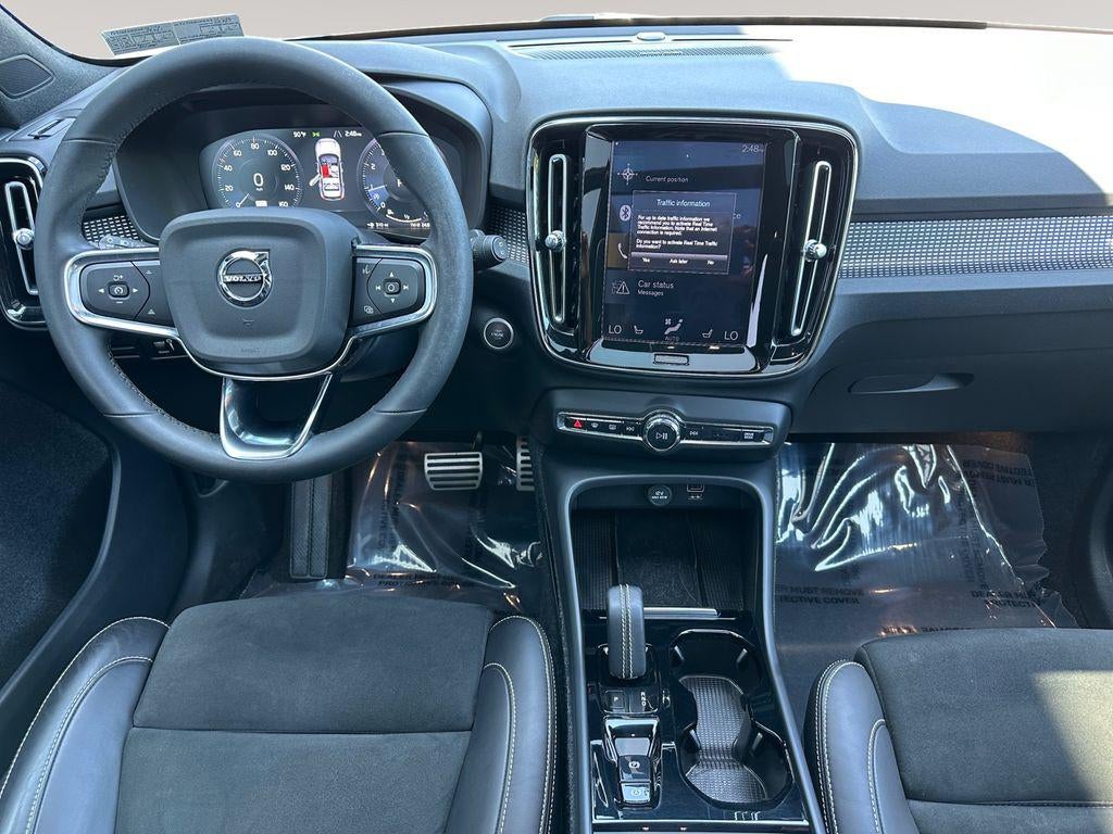 2022 Volvo XC40 T5 R-Design