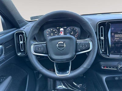 2022 Volvo XC40 T5 R-Design