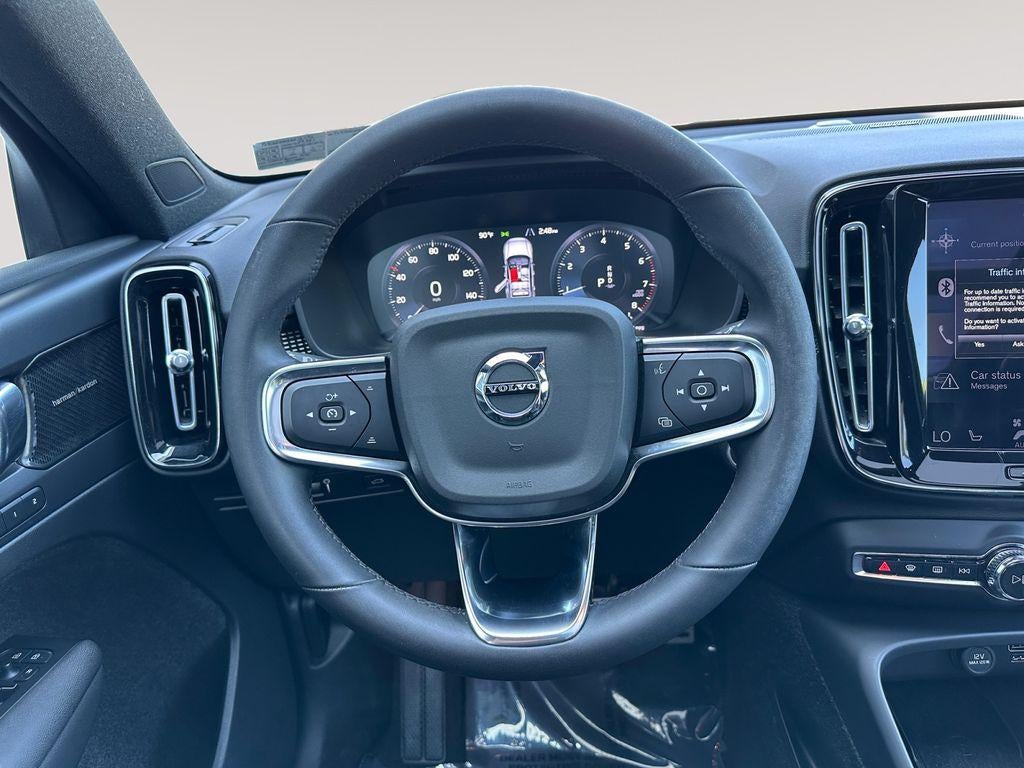 2022 Volvo XC40 T5 R-Design