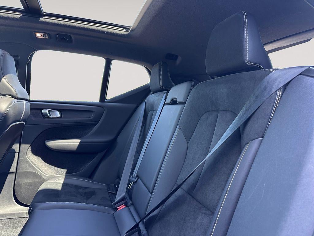 2022 Volvo XC40 T5 R-Design