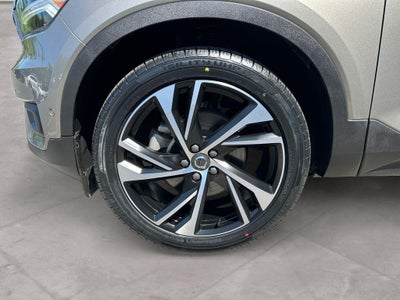 2022 Volvo XC40 T5 R-Design
