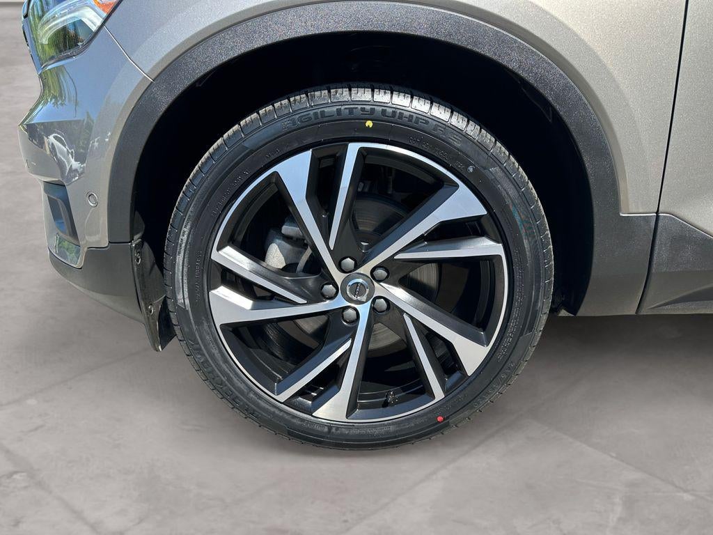 2022 Volvo XC40 T5 R-Design