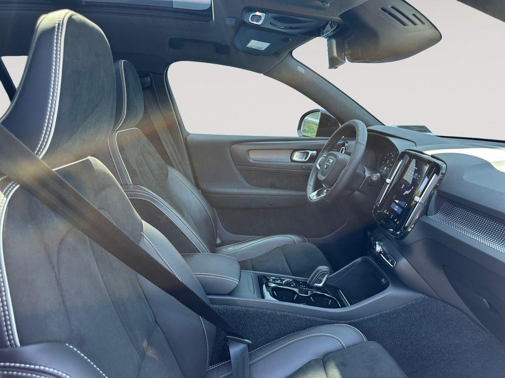 2022 Volvo XC40 T5 R-Design