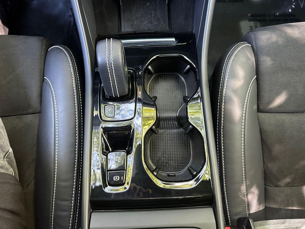 2022 Volvo XC40 T5 R-Design