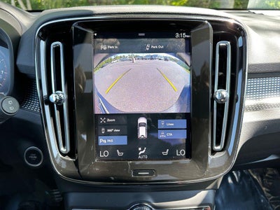 2022 Volvo XC40 T5 R-Design