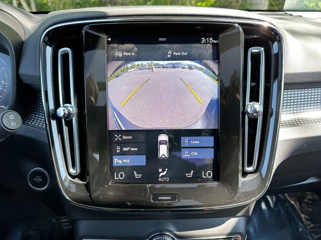 2022 Volvo XC40 T5 R-Design