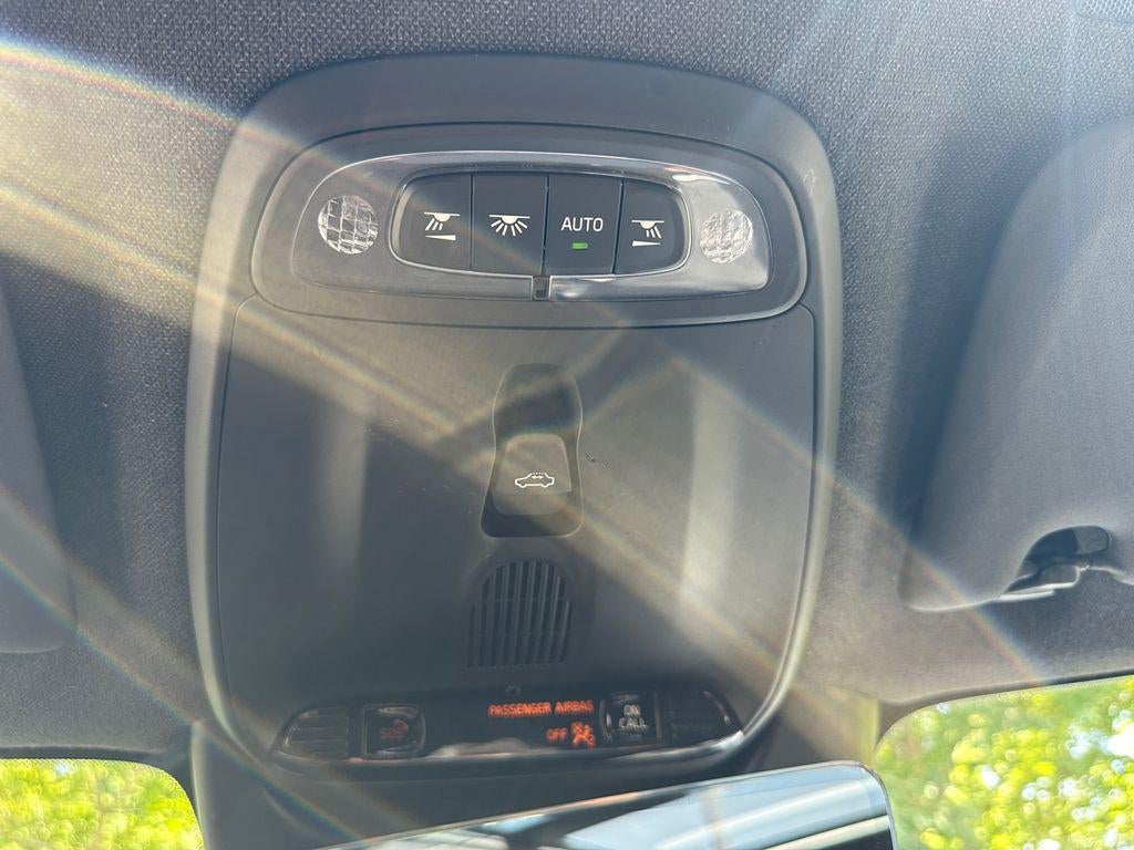 2022 Volvo XC40 T5 R-Design
