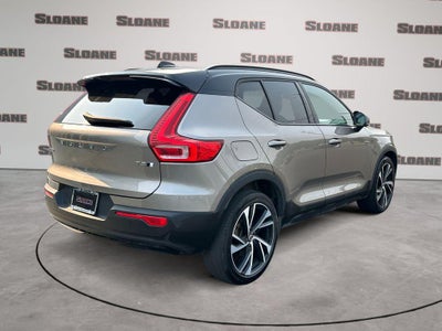 2022 Volvo XC40 T5 R-Design