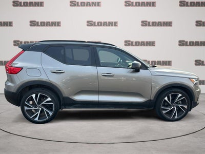2022 Volvo XC40 T5 R-Design