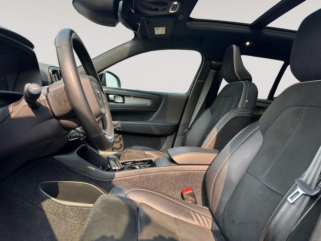 2022 Volvo XC40 T5 R-Design
