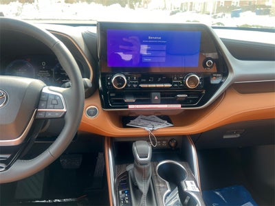2026 Toyota Highlander Hybrid Platinum