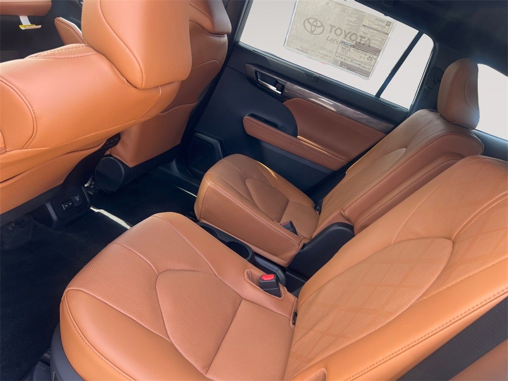 2026 Toyota Highlander Hybrid Platinum