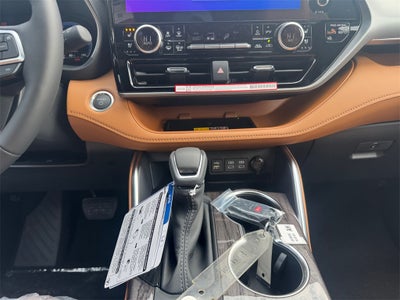 2026 Toyota Highlander Hybrid Platinum